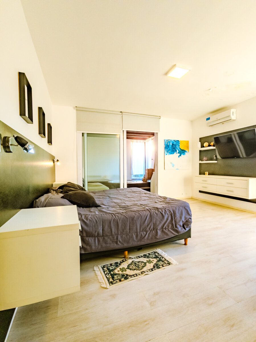 CASA DE 4 DORMITORIOS CON AMPLIA GALERIA, PILETA, SAUNA Y ASADOR. COUNTRY LA CASCADA GOLF - Imagen 21