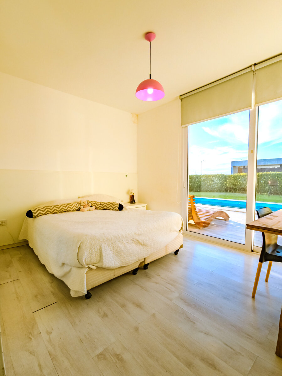 CASA DE 4 DORMITORIOS CON AMPLIA GALERIA, PILETA, SAUNA Y ASADOR. COUNTRY LA CASCADA GOLF - Imagen 20