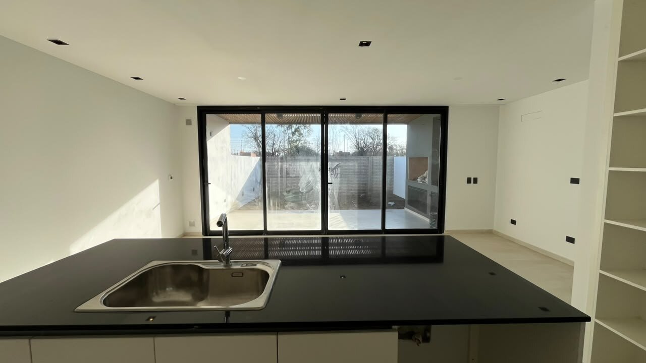 VENDO DUPLEX DISTRITO SUR - Imagen 2
