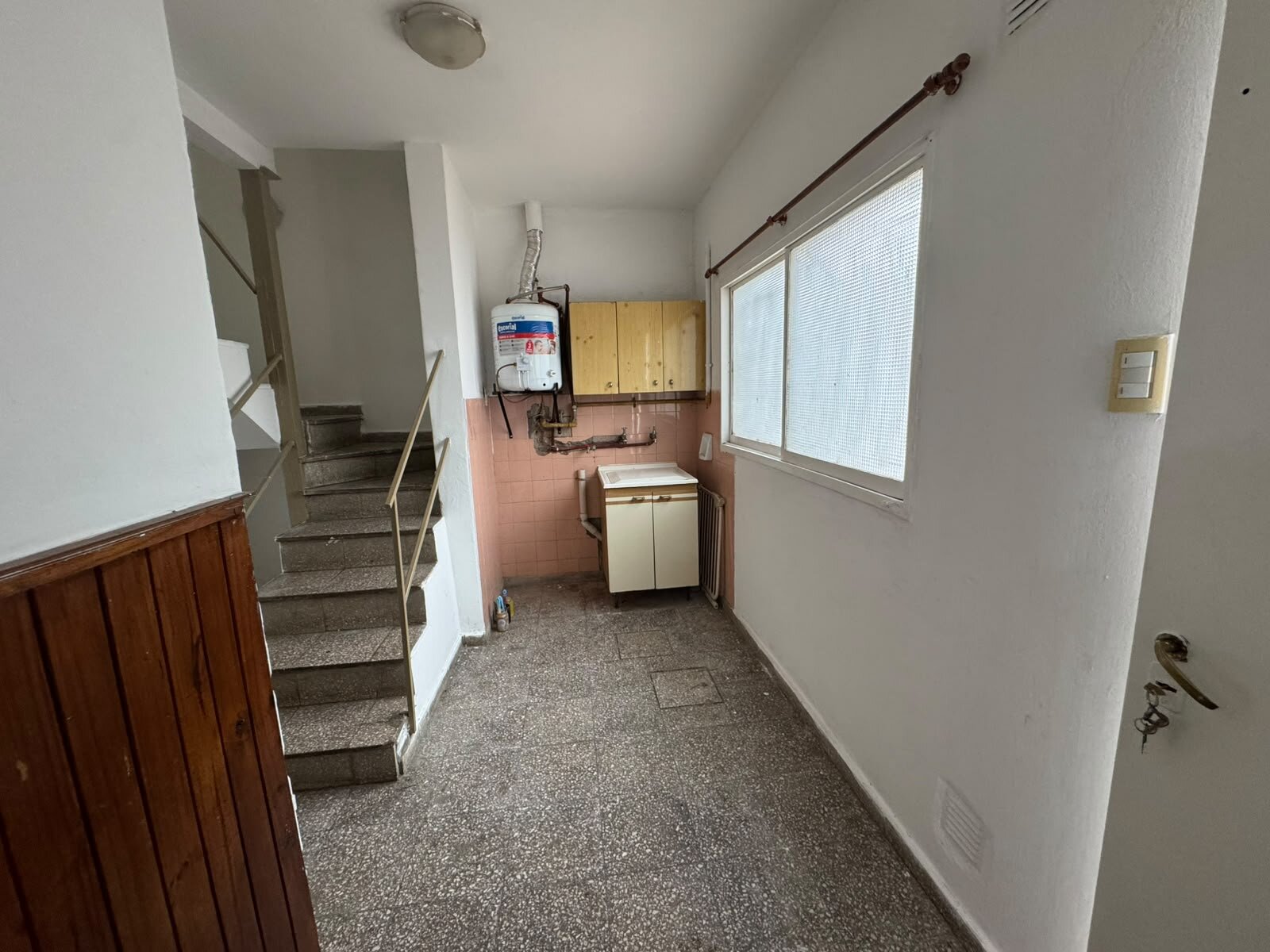 VENDO CASA DOS DORMITORIOS EN TALLERES OESTE - Imagen 12