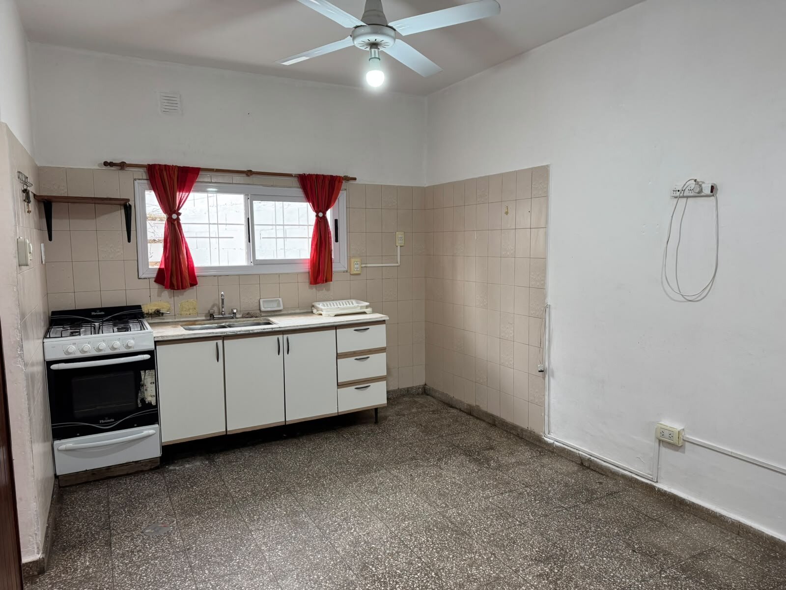 VENDO CASA DOS DORMITORIOS EN TALLERES OESTE - Imagen 7