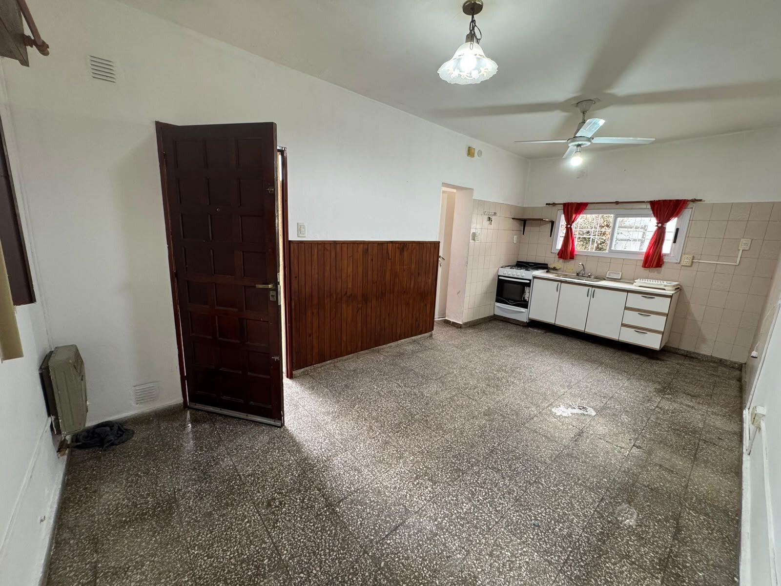 VENDO CASA DOS DORMITORIOS EN TALLERES OESTE - Imagen 5
