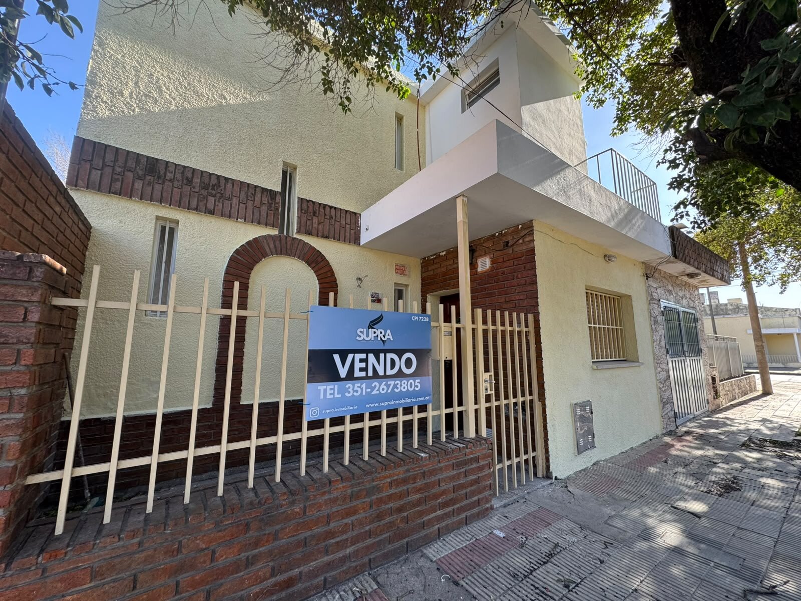 VENDO CASA DOS DORMITORIOS EN TALLERES OESTE