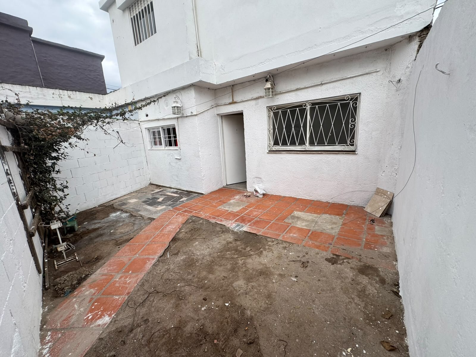 VENDO CASA DOS DORMITORIOS EN TALLERES OESTE - Imagen 10