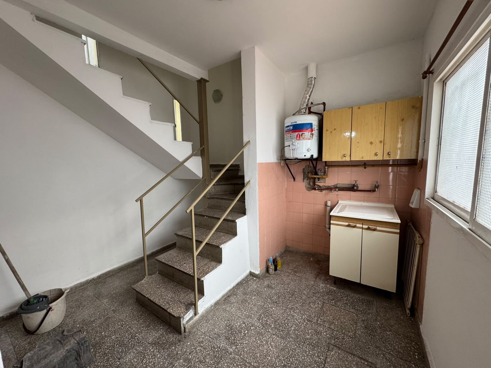 VENDO CASA DOS DORMITORIOS EN TALLERES OESTE - Imagen 9