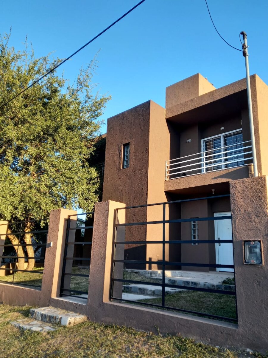 CASA A MTS DE  ROTONDA UNQUILLO. EXCELENTE PROPIEDAD. 3 DORM - Imagen 2