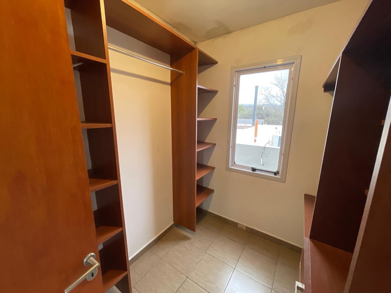 CASA A MTS DE  ROTONDA UNQUILLO. EXCELENTE PROPIEDAD. 3 DORM - Imagen 4