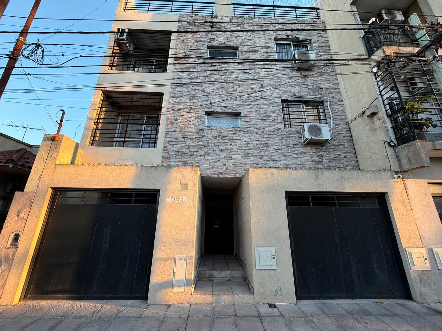 DEPARTAMENTO DE 2 AMBIENTES AL FRENTE CON BALCON