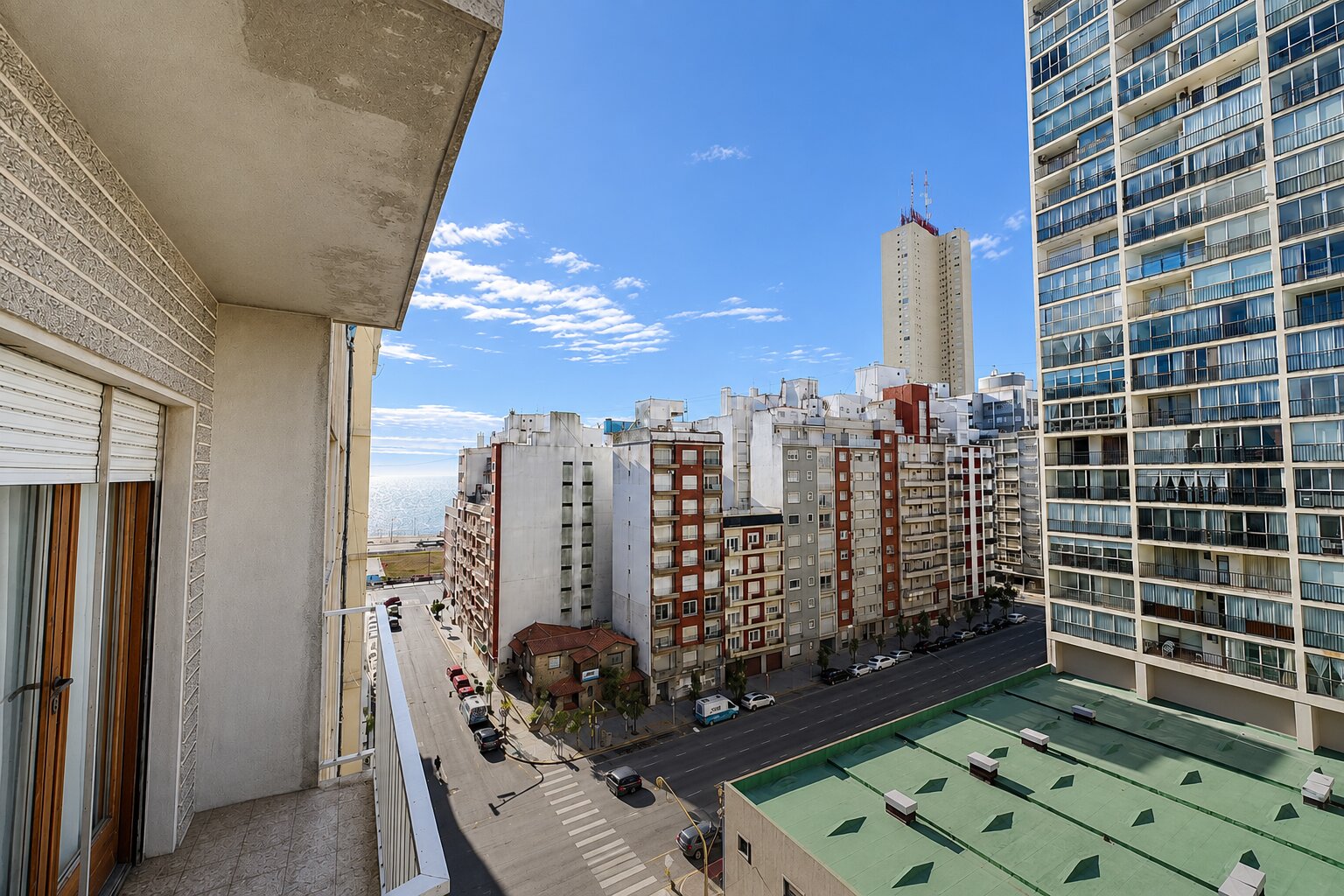 Departamento 3 Ambientes, Balcón al Frente. Vista Lateral al Mar. Cochera — foto 13