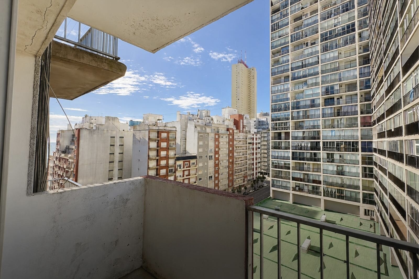 Departamento 3 Ambientes, Balcón al Frente. Vista Lateral al Mar. Cochera — foto 15