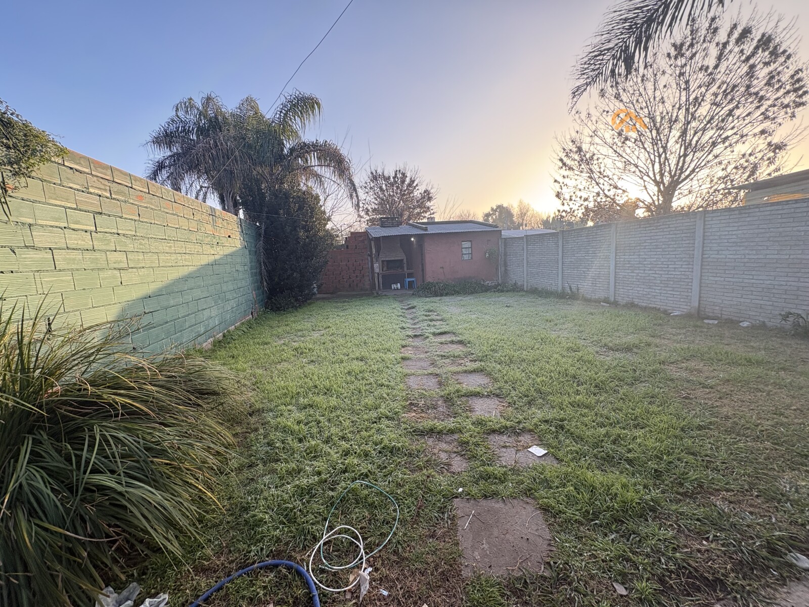 ROLDAN - CASA EN VENTA -CASCO CENTRICO - 2 DORMITORIOS - 4