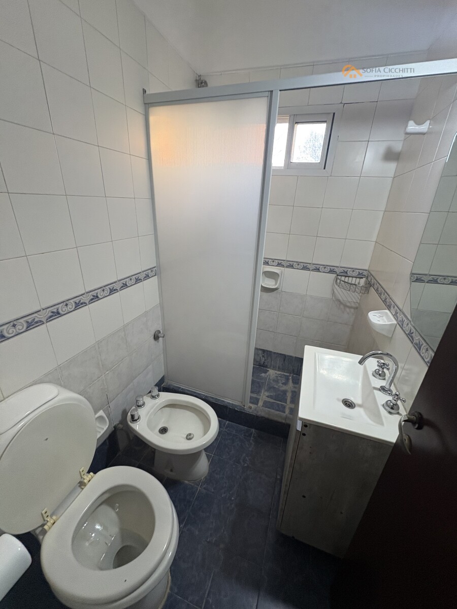 ROLDAN - CASA EN VENTA -CASCO CENTRICO - 2 DORMITORIOS - 11