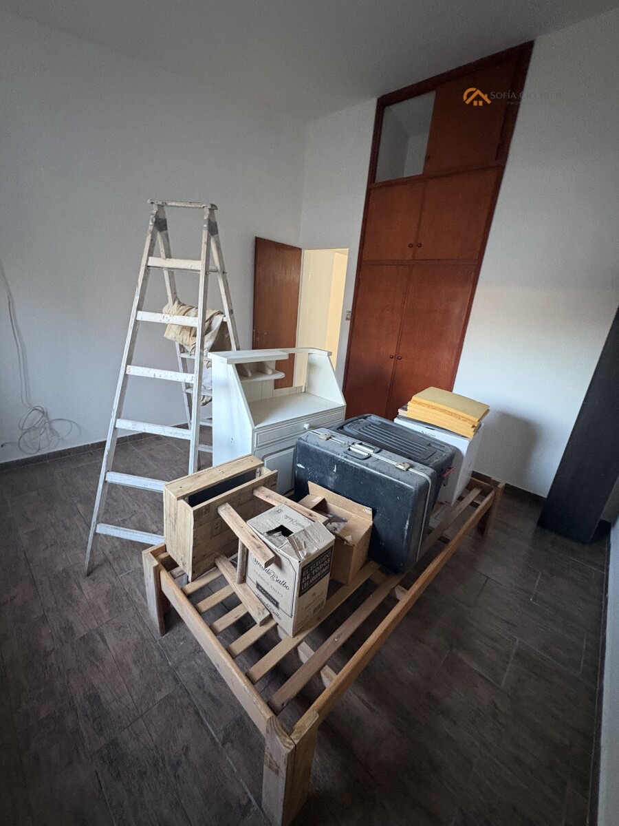 ROLDAN - CASA EN VENTA -CASCO CENTRICO - 2 DORMITORIOS - 12