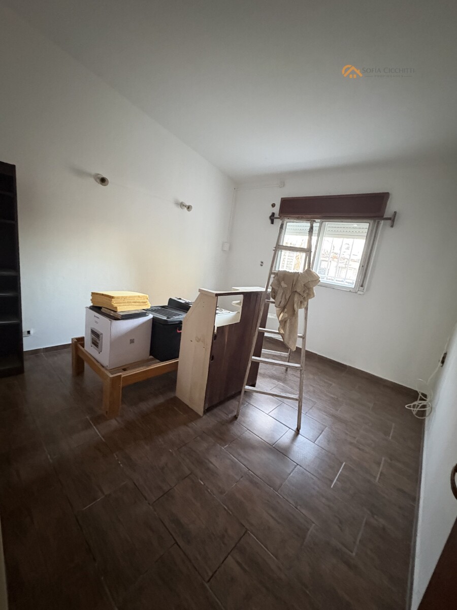 ROLDAN - CASA EN VENTA -CASCO CENTRICO - 2 DORMITORIOS - 9