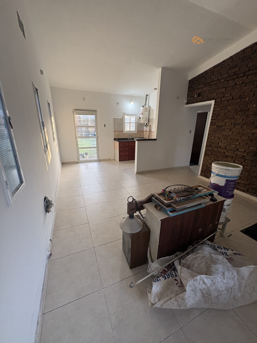 ROLDAN - CASA EN VENTA -CASCO CENTRICO - 2 DORMITORIOS - 13