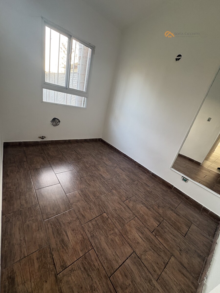 ROLDAN - CASA EN VENTA -CASCO CENTRICO - 2 DORMITORIOS - 7