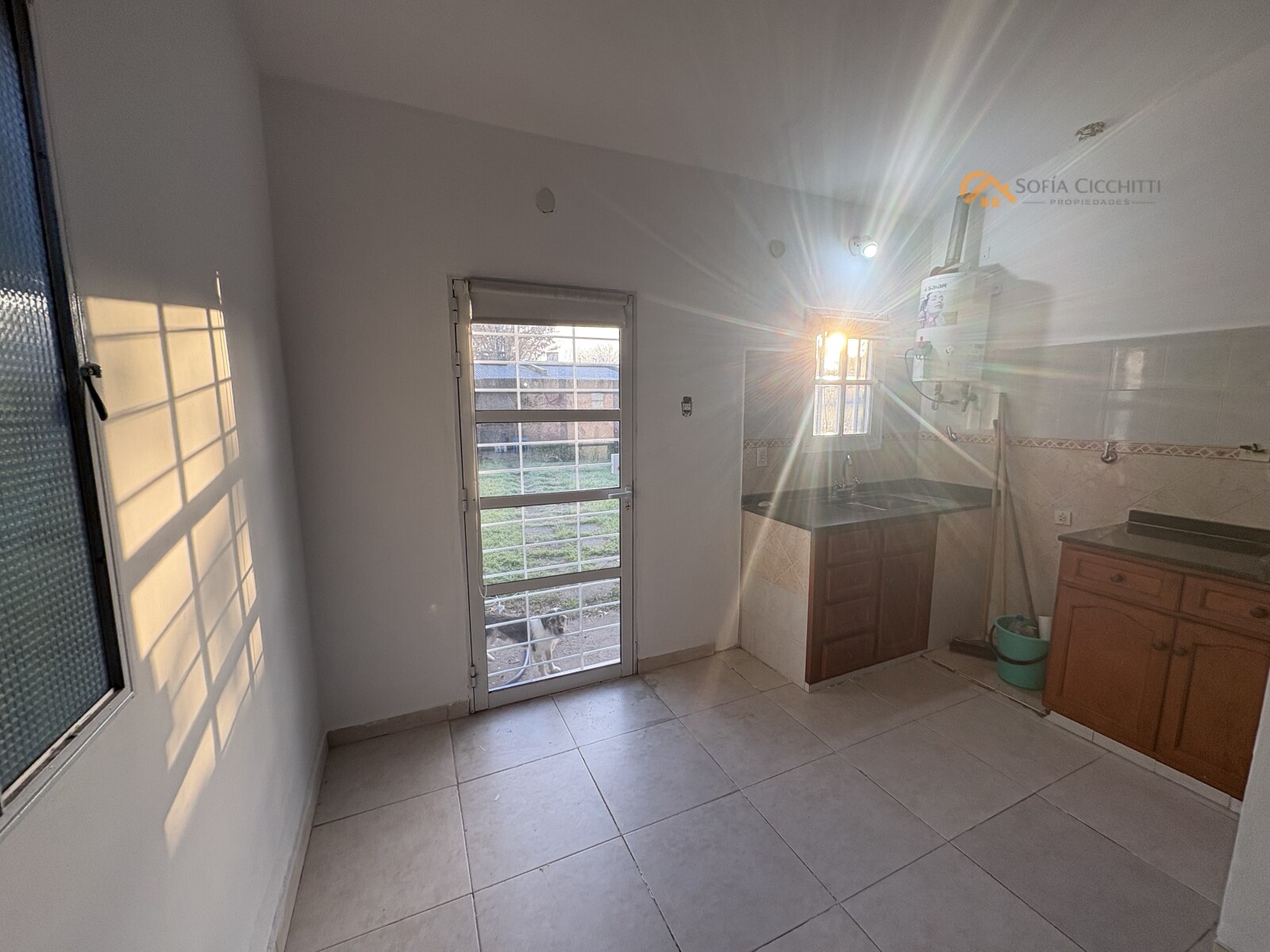 ROLDAN - CASA EN VENTA -CASCO CENTRICO - 2 DORMITORIOS - 14