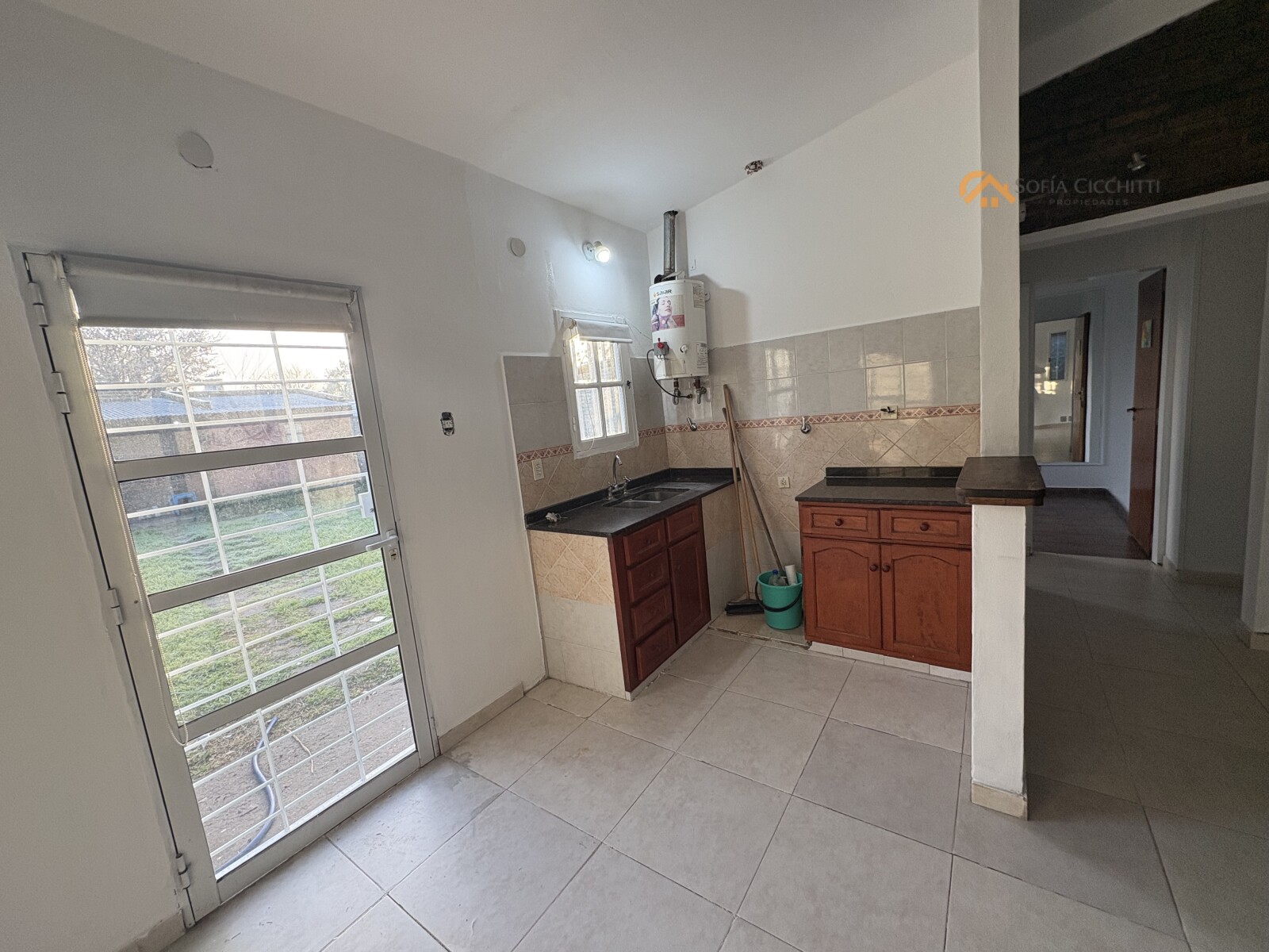 ROLDAN - CASA EN VENTA -CASCO CENTRICO - 2 DORMITORIOS - 3