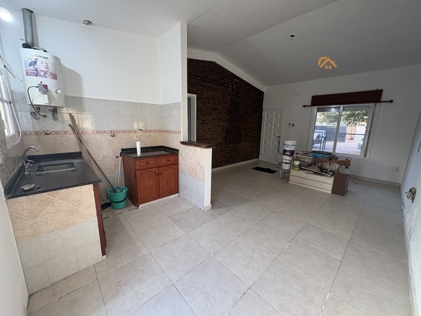 ROLDAN - CASA EN VENTA -CASCO CENTRICO - 2 DORMITORIOS - 15