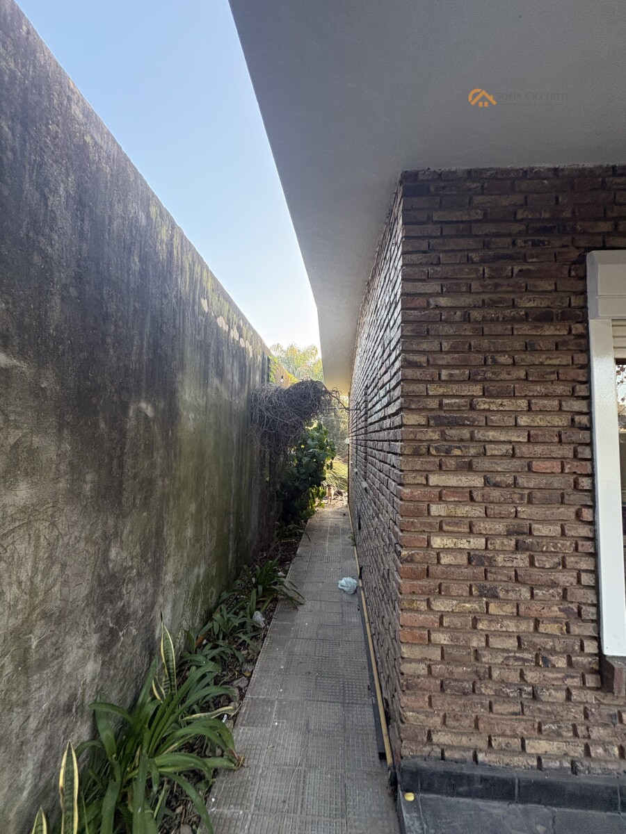 ROLDAN - CASA EN VENTA -CASCO CENTRICO - 2 DORMITORIOS - 6