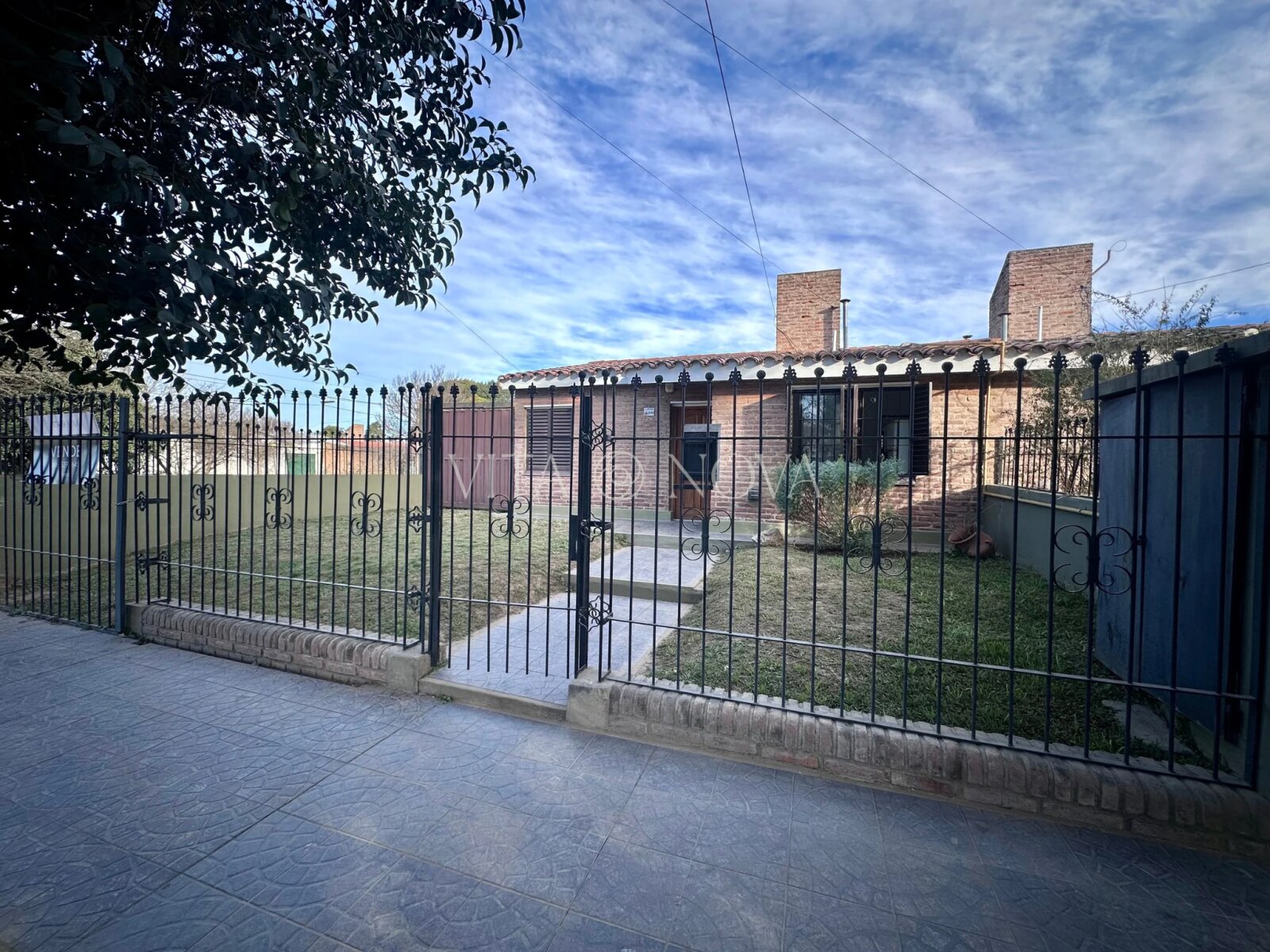 VENTA CASA - Bº 20 DE JUNIO