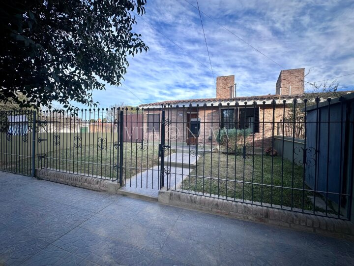 VENTA CASA - Bº 20 DE JUNIO