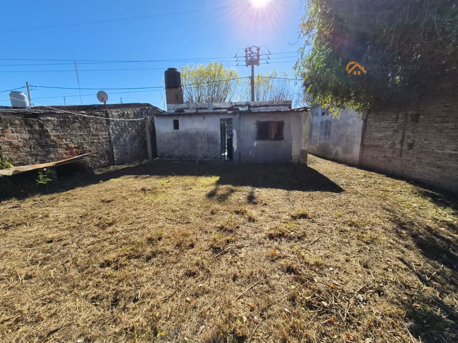 ROLDAN - CASA EN VENTA -A POCAS CUADRAS DEL CENTRO -2 DORMITORIOS - 2