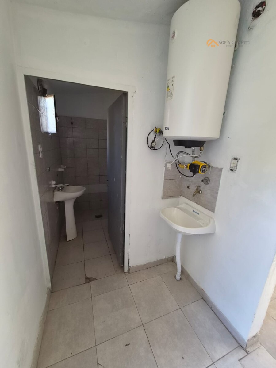 ROLDAN - CASA EN VENTA -A POCAS CUADRAS DEL CENTRO -2 DORMITORIOS - 7