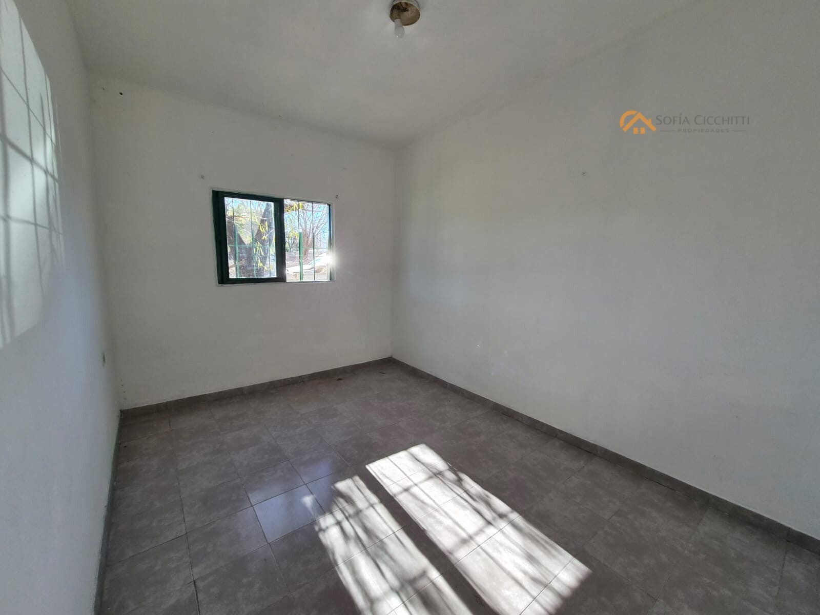 ROLDAN - CASA EN VENTA -A POCAS CUADRAS DEL CENTRO -2 DORMITORIOS - 6