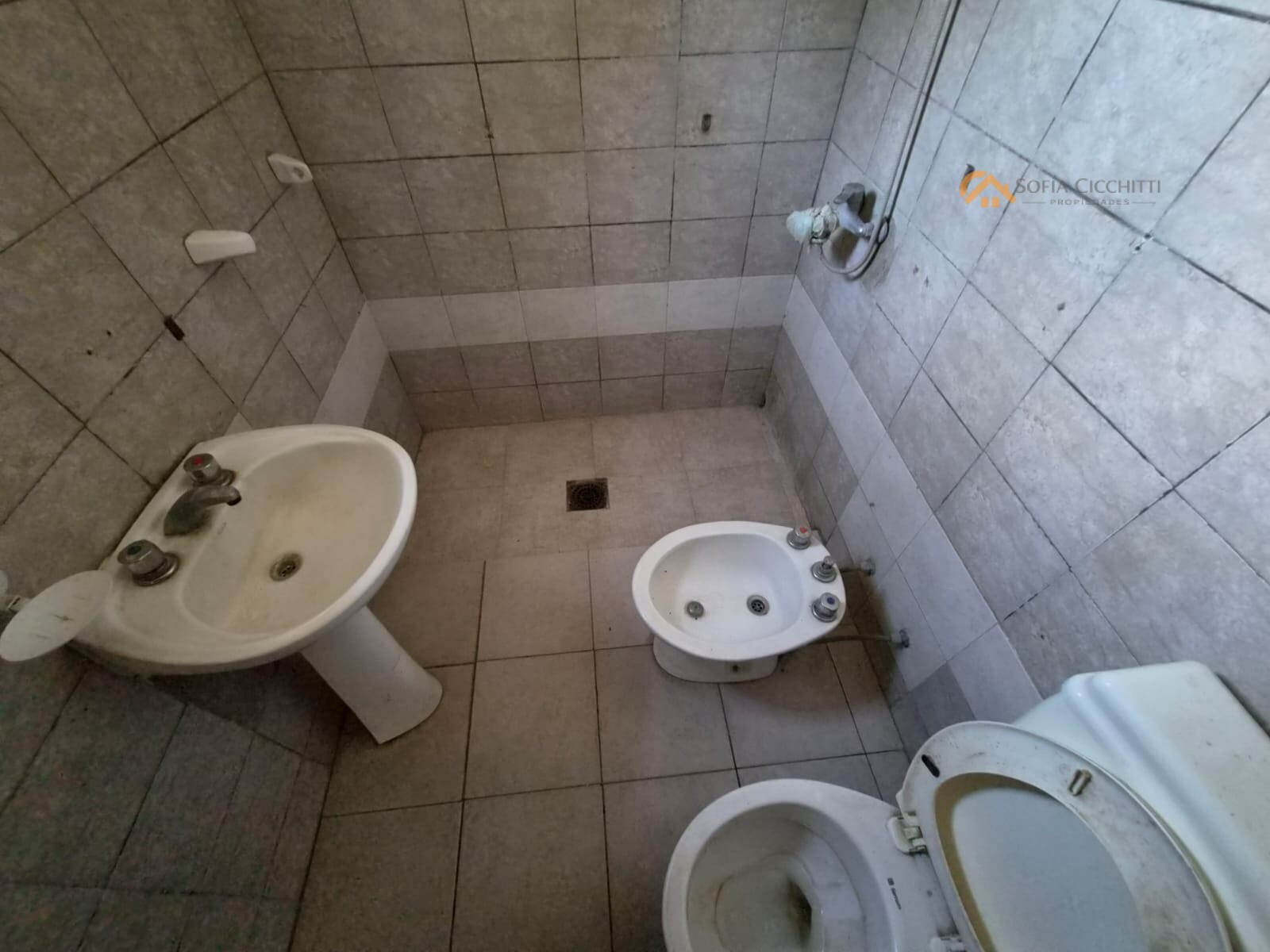 ROLDAN - CASA EN VENTA -A POCAS CUADRAS DEL CENTRO -2 DORMITORIOS - 4