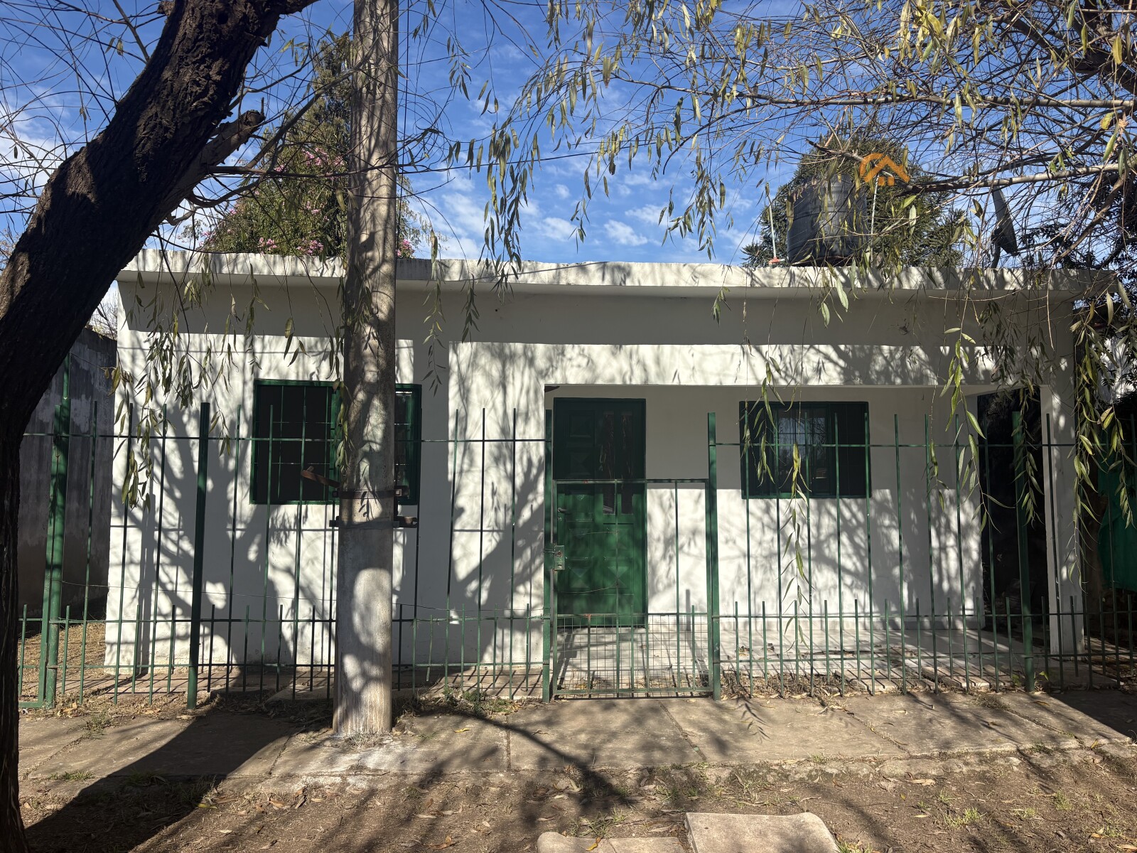 ROLDAN - CASA EN VENTA -A POCAS CUADRAS DEL CENTRO -2 DORMITORIOS - 1