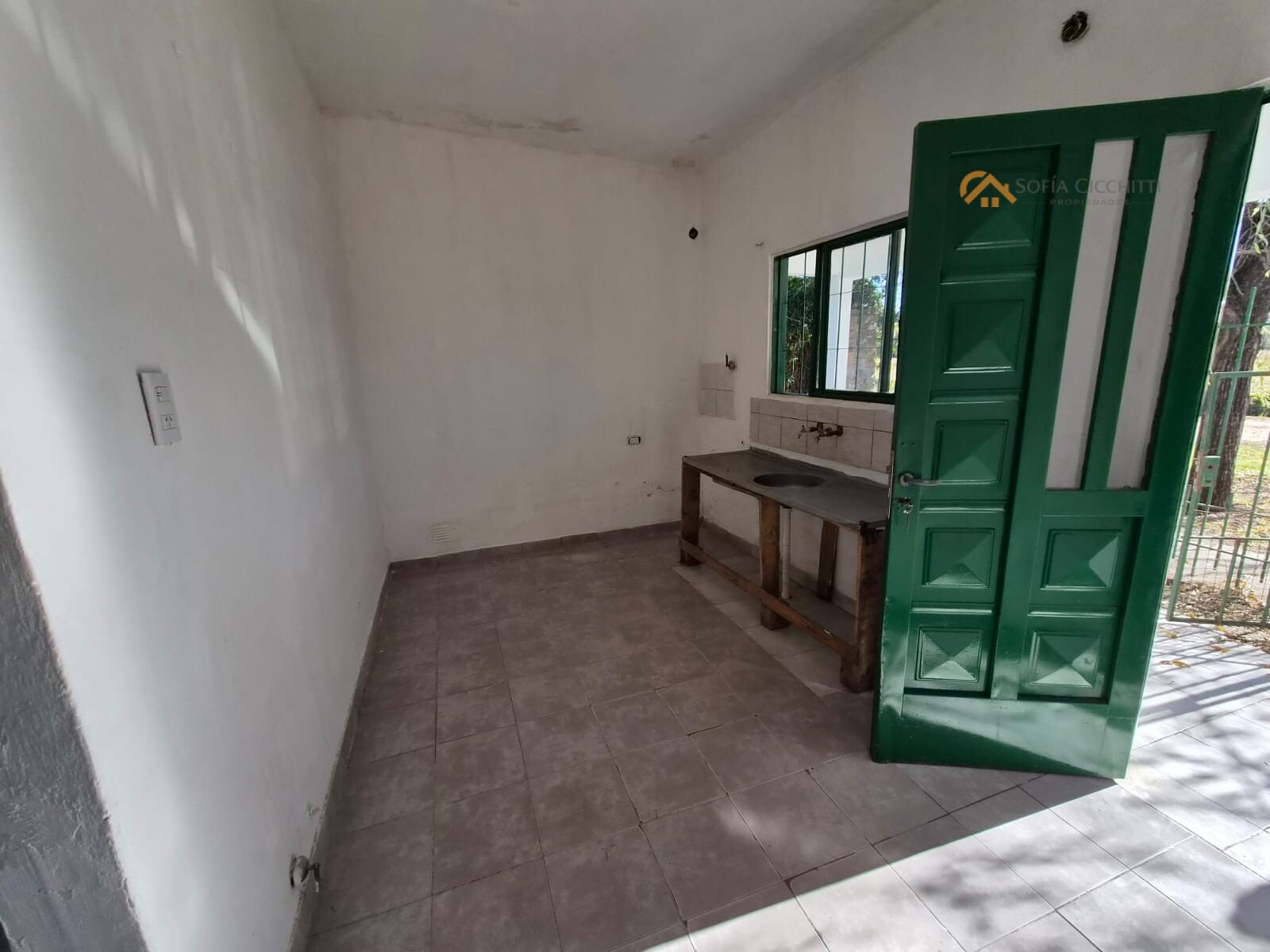 ROLDAN - CASA EN VENTA -A POCAS CUADRAS DEL CENTRO -2 DORMITORIOS - 10