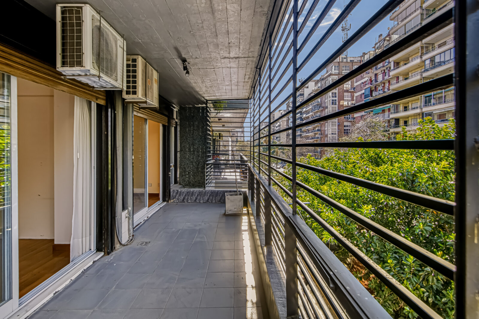 SEMIPISO . FRENTE . BALCÓN CORRIDO SOBRE BOULEVARD CHARCAS - 23