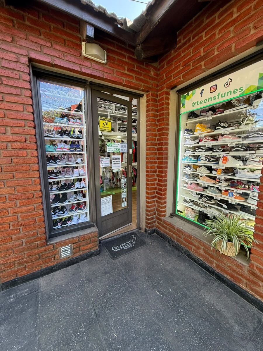 LOCAL COMERCIAL EN VENTA- FUNES - 2