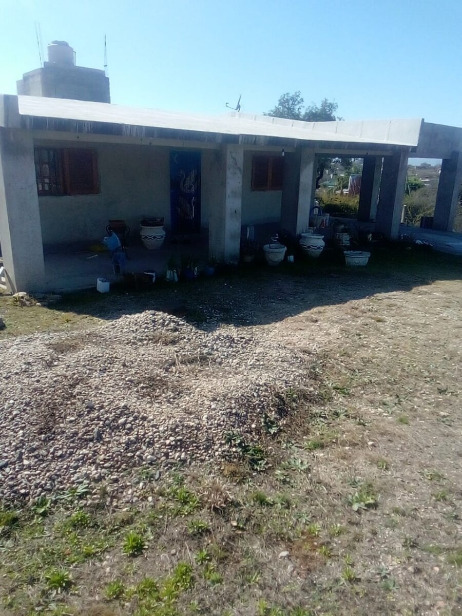 Tanti - Casa de 2 dorm. + amplio lote