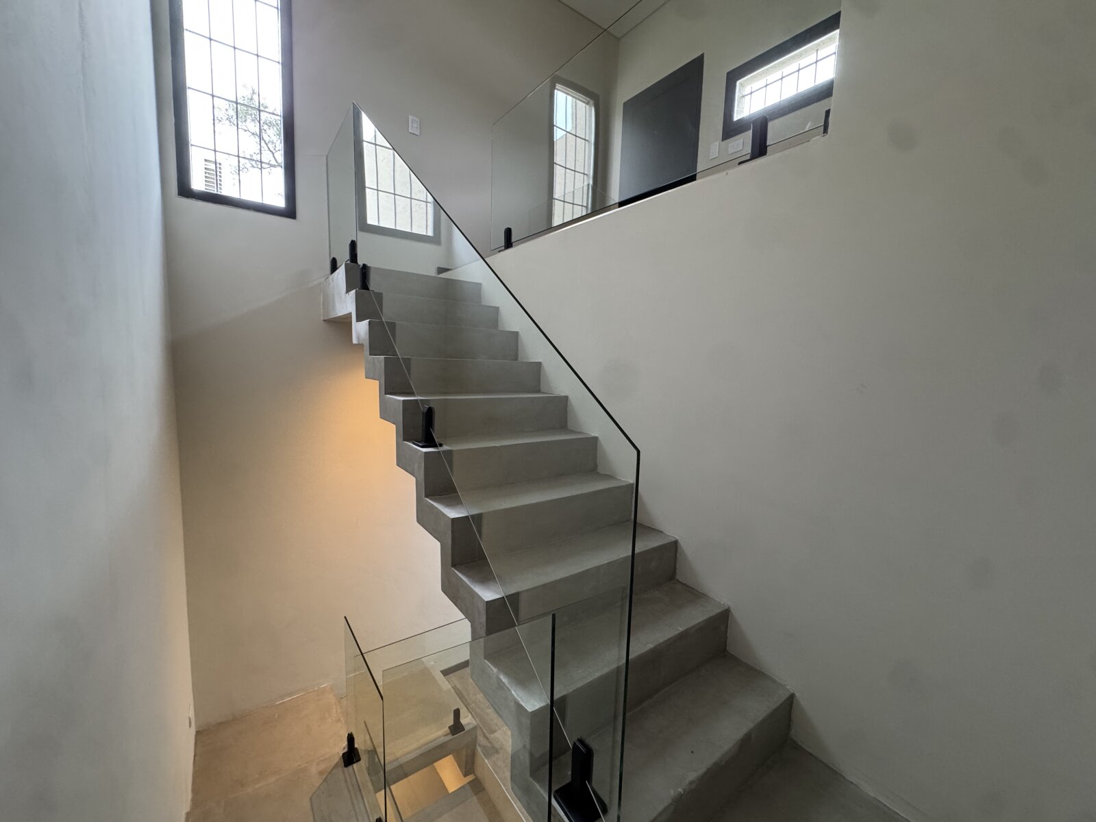 ALQUILER COMPLEJO COMERCIAL + OFICINAS + GALPÓN - 23
