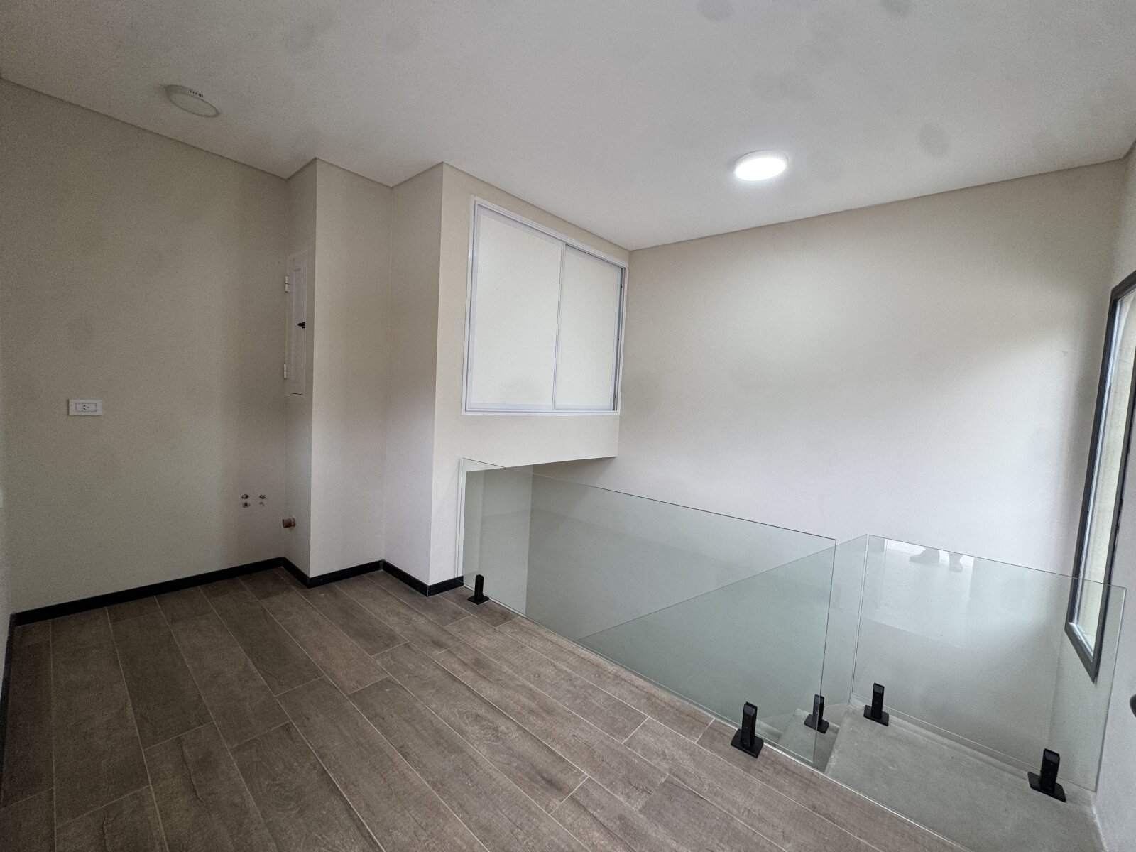 ALQUILER COMPLEJO COMERCIAL + OFICINAS + GALPÓN - 18