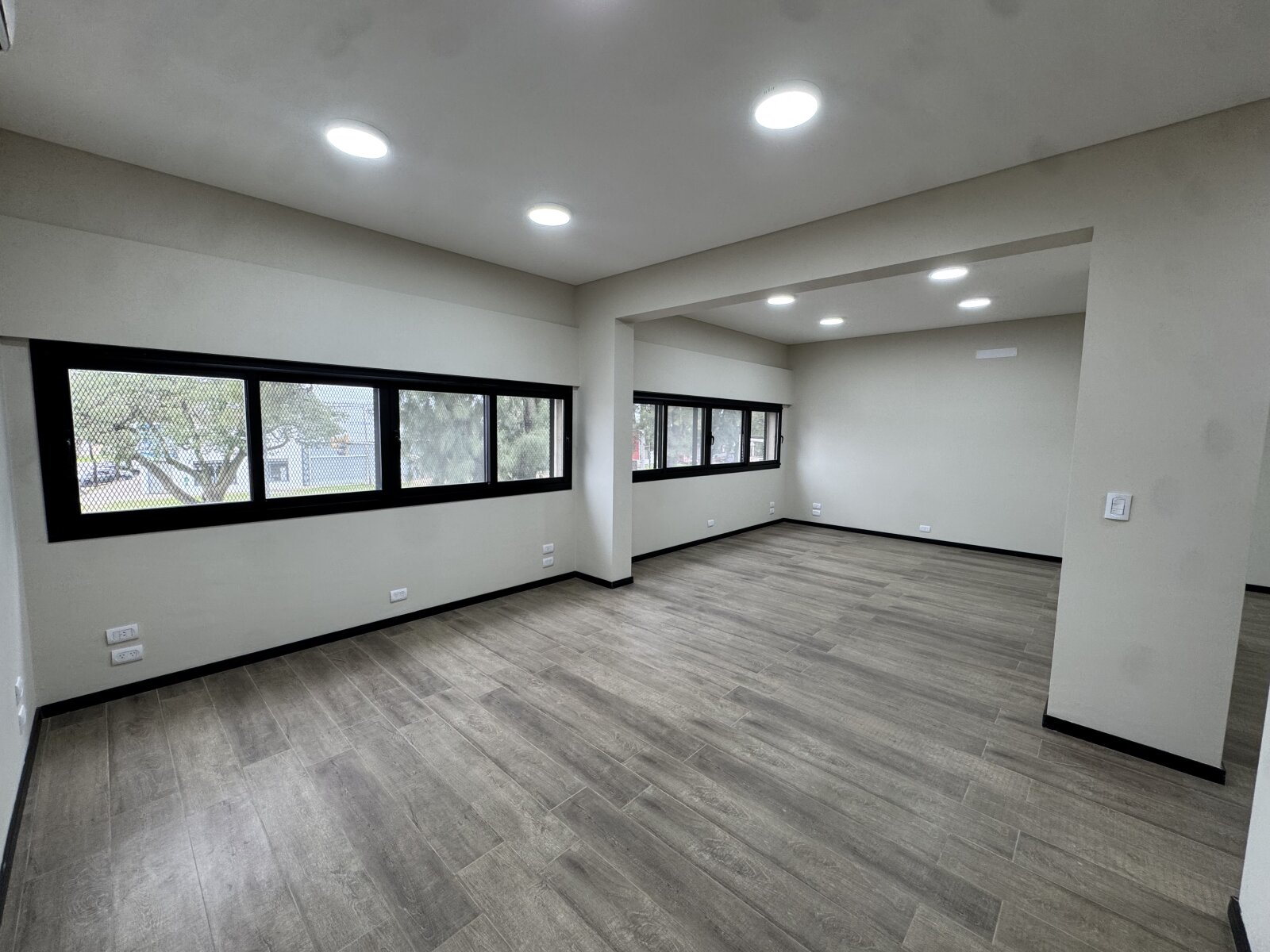 ALQUILER COMPLEJO COMERCIAL + OFICINAS + GALPÓN - 15