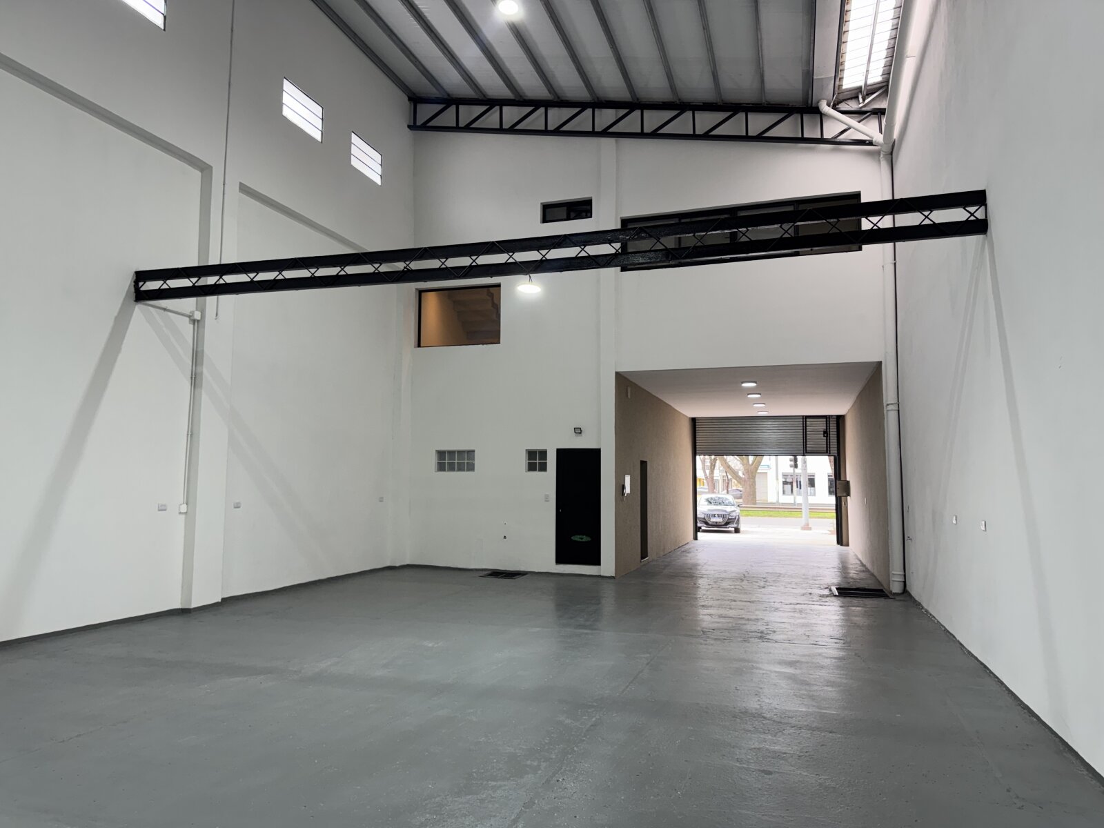 ALQUILER COMPLEJO COMERCIAL + OFICINAS + GALPÓN - 2