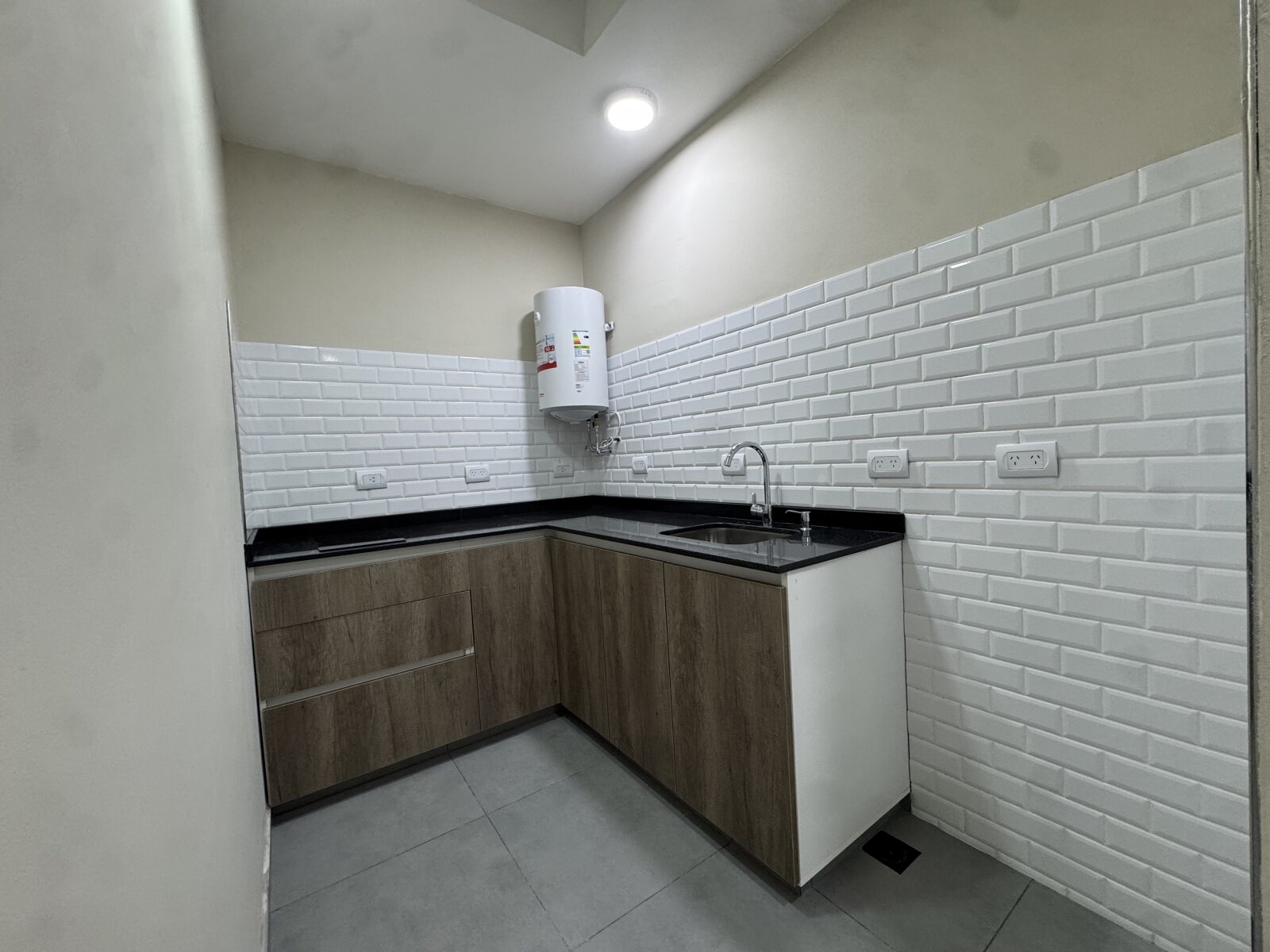 ALQUILER COMPLEJO COMERCIAL + OFICINAS + GALPÓN - 13