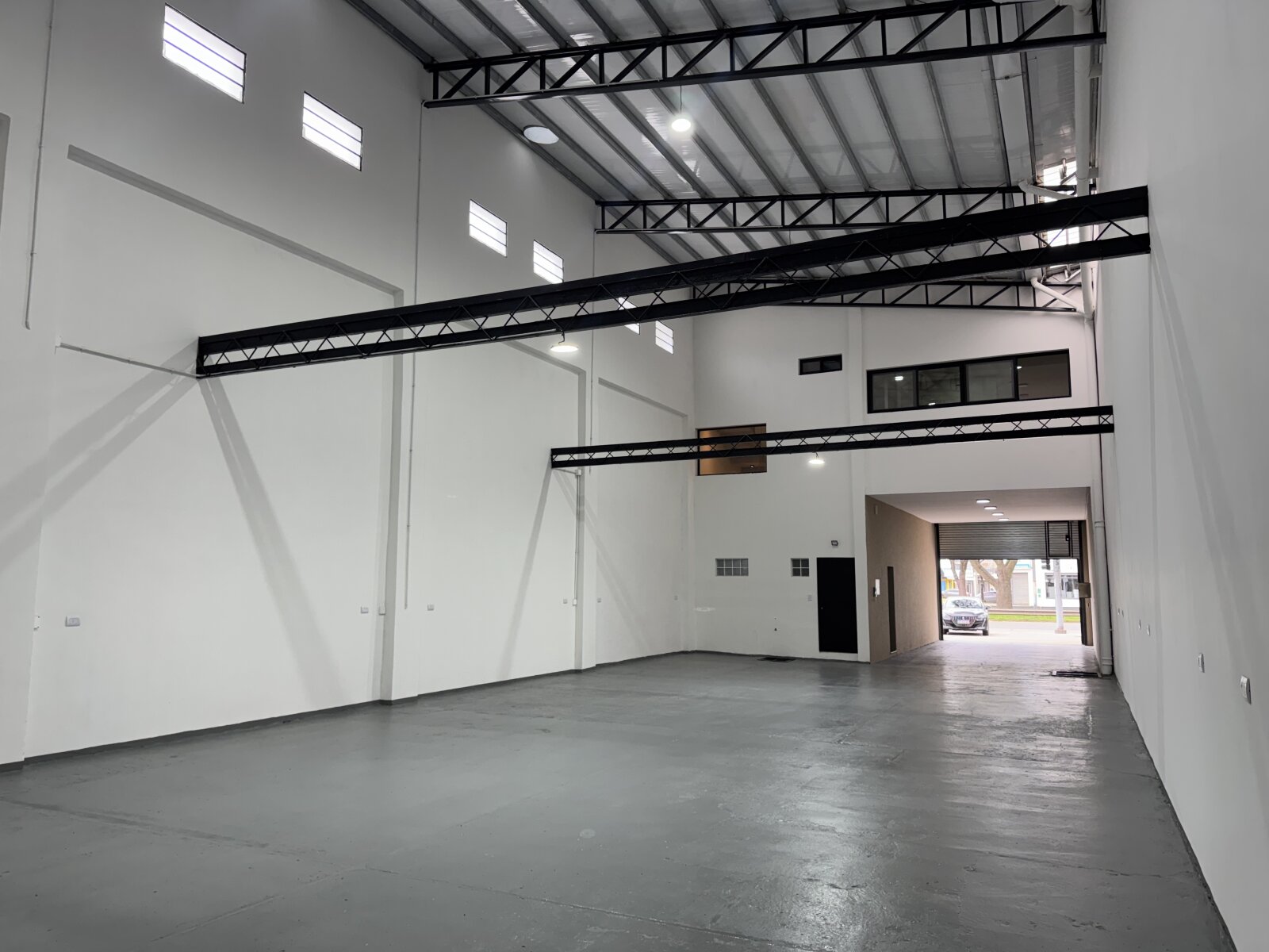 ALQUILER COMPLEJO COMERCIAL + OFICINAS + GALPÓN - 3