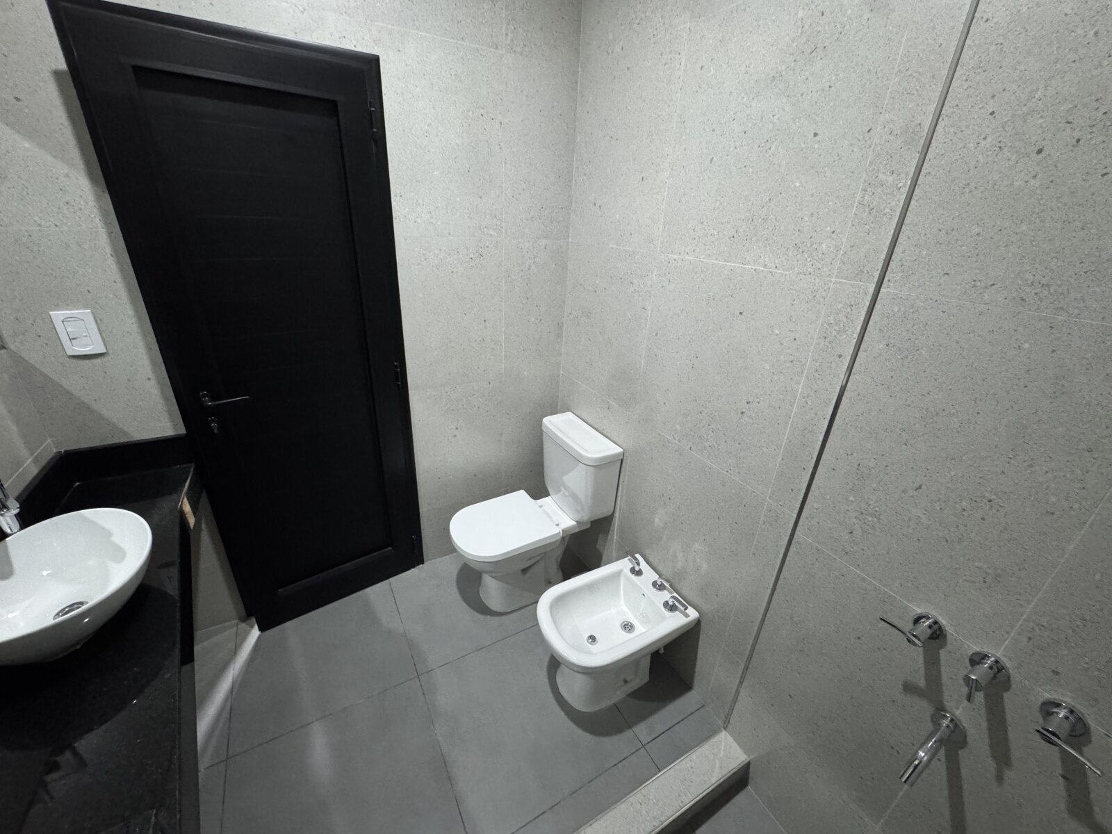 ALQUILER COMPLEJO COMERCIAL + OFICINAS + GALPÓN - 17