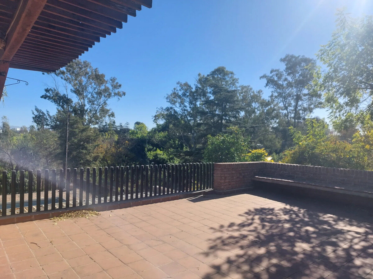 Alquiler Comercial. Casa En B° Cerro De Las Rosas. - 15