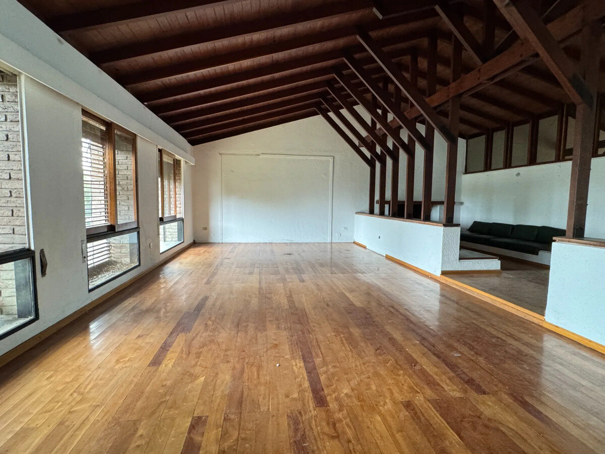 Alquiler Comercial. Casa En B° Cerro De Las Rosas. - 10