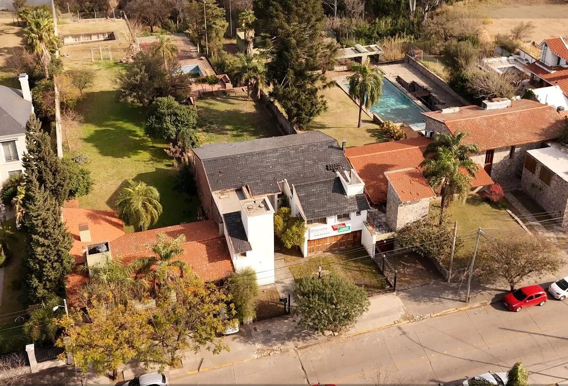 Alquiler Comercial. Casa En B° Cerro De Las Rosas. - 2