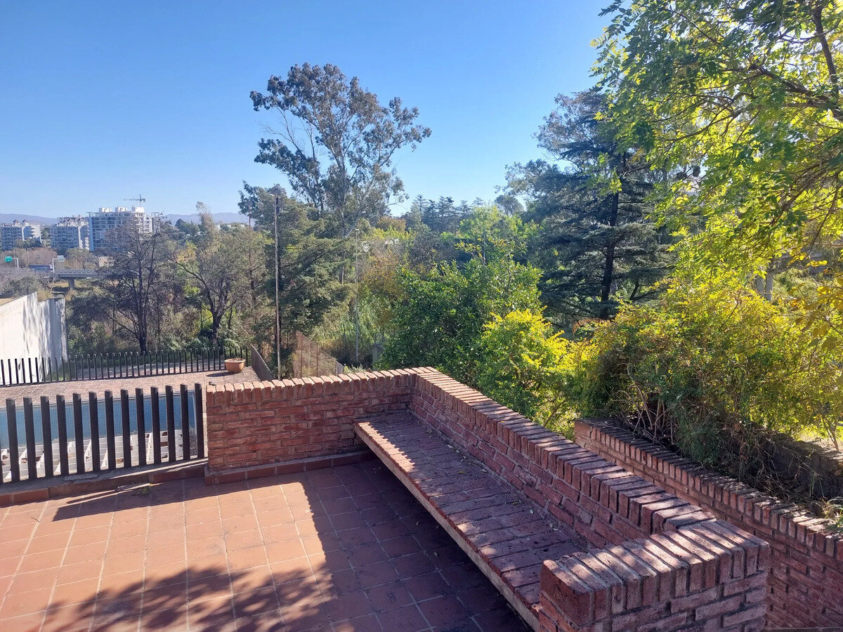 Alquiler Comercial. Casa En B° Cerro De Las Rosas. - 14
