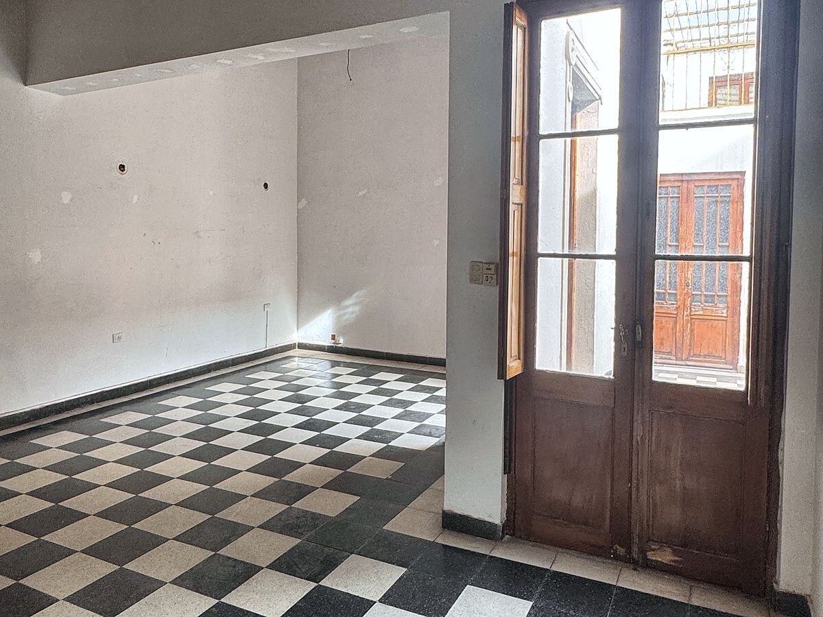 Casona en alquiler comercial en Güemes: 150 m², 5 ambientes y terraza — foto 6