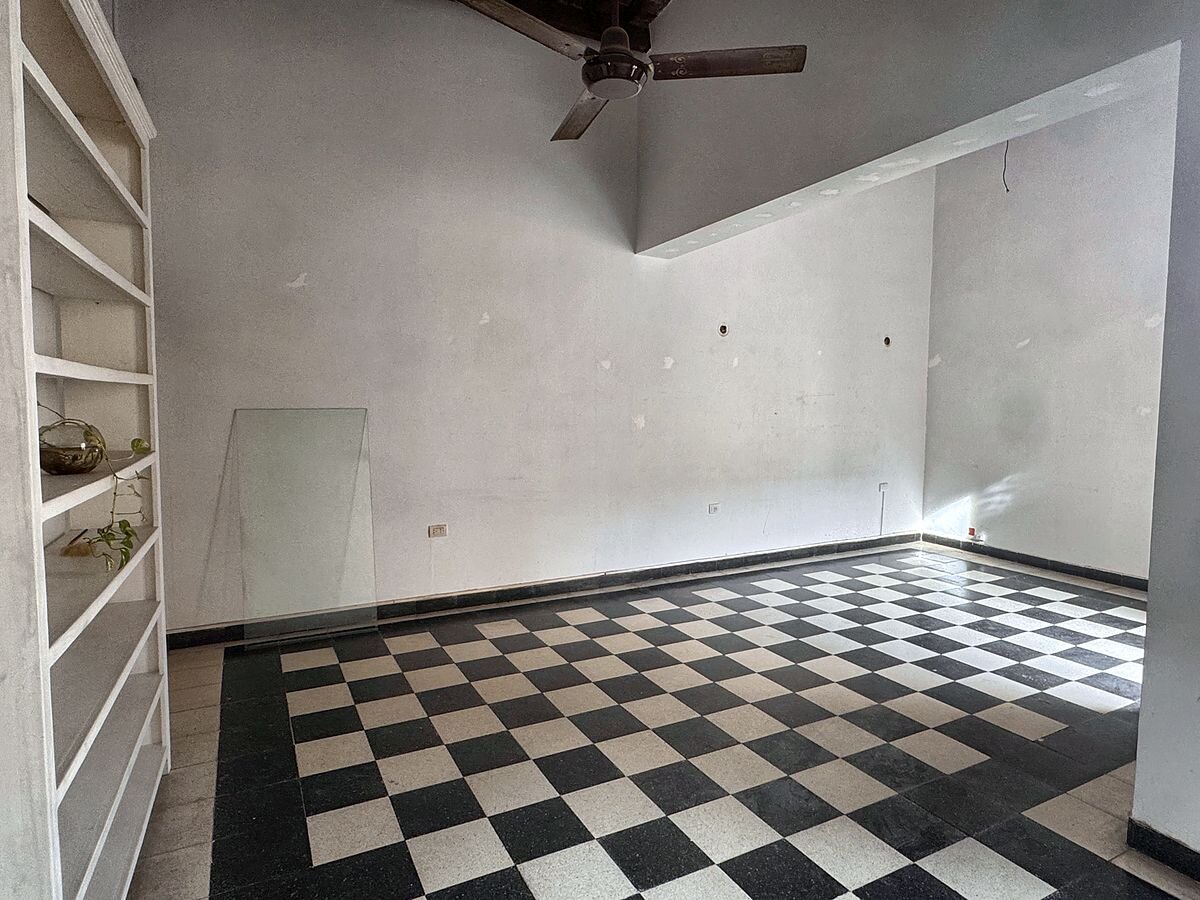 Casona en alquiler comercial en Güemes: 150 m², 5 ambientes y terraza — foto 4