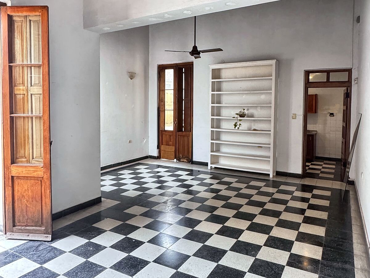 Casona en alquiler comercial en Güemes: 150 m², 5 ambientes y terraza — foto 2
