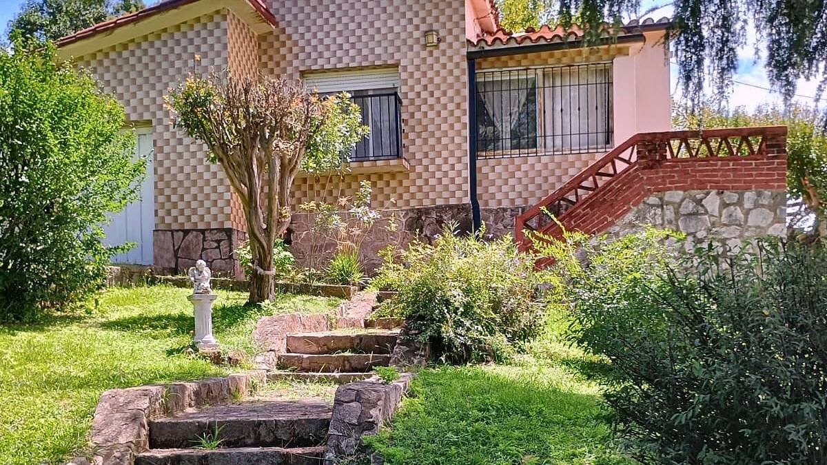 Casa con quincho, pileta y parque de 2.136 m² en Barrio Ariel, Salsipuedes — foto 2